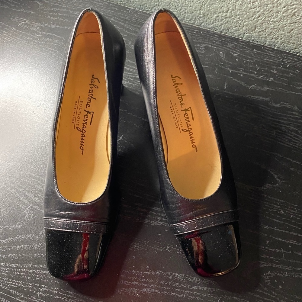 - - Salvatore  Ferragamo Boutique Low Heel siz…